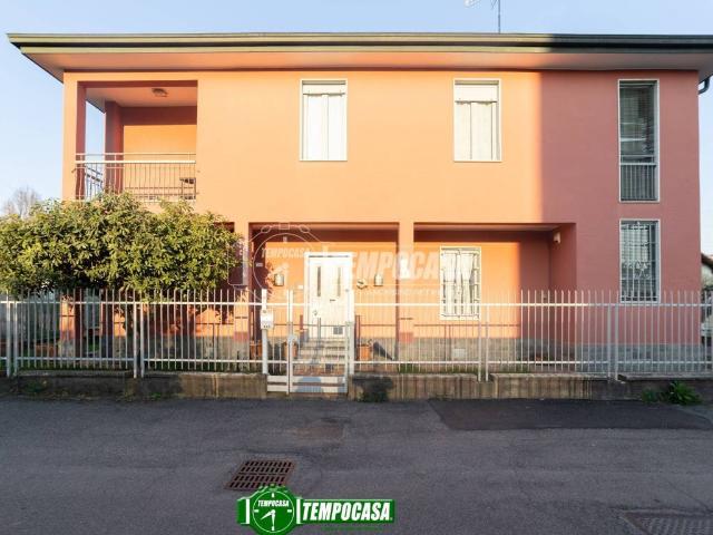 Villa Indipendente in vendita a Cavenago Brianza, Lombardia