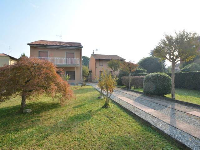Villa Indipendente in vendita a Cavenago Brianza, Lombardia