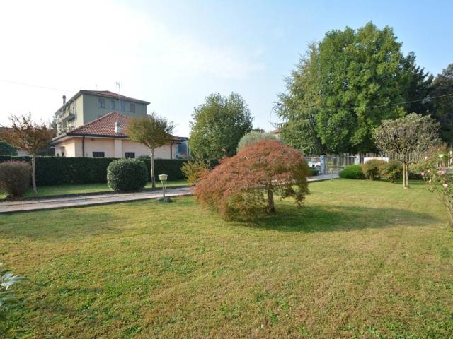 Villa Indipendente in vendita a Cavenago Brianza, Lombardia