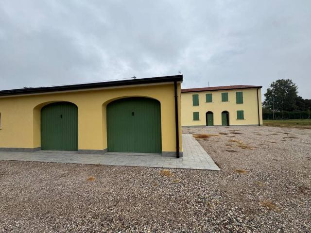 Villa Indipendente in vendita a Unione Comuni Modenesi Area Nord, Cavezzo