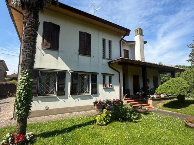 Villa Indipendente in vendita a Unione Comuni Modenesi Area Nord, Cavezzo