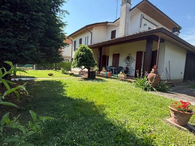 Villa Indipendente in vendita a Unione Comuni Modenesi Area Nord, Cavezzo