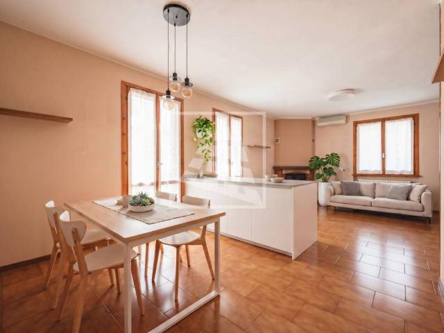 Villa Indipendente in vendita a Cavriago-San Terenziano, Cavriago