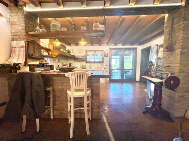 Villa Indipendente in vendita a Val d’Enza, Re