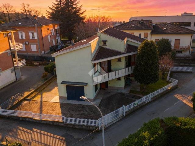 Villa Indipendente in vendita a Val d’Enza, Re