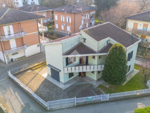 Villa Indipendente in vendita a Val d’Enza, Re