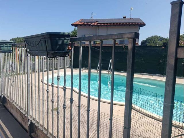 Villa Indipendente in vendita a Cazzago Brabbia, Lombardia