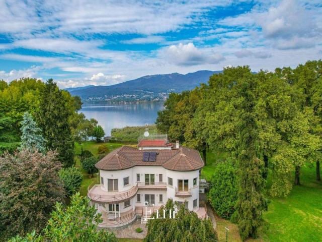Villa Indipendente in vendita a Cazzago Brabbia, Lombardia