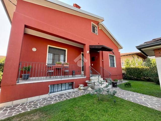 Villa Indipendente in vendita a Cazzago San Martino, Lombardia