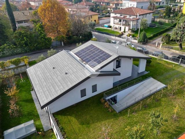 Villa Indipendente in vendita a Cazzago San Martino, Lombardia