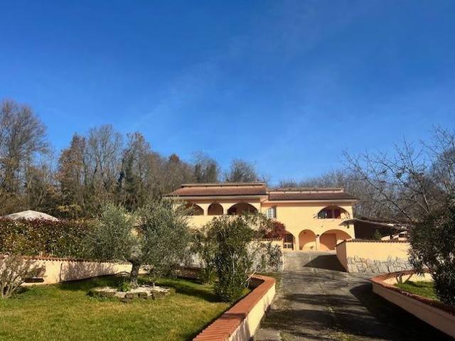 Villa Indipendente in vendita a Ceccano, Lazio