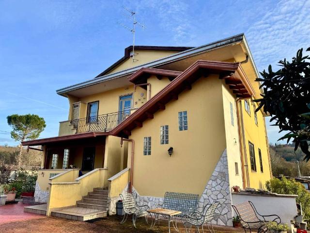 Villa Indipendente in vendita a Ceccano, Lazio