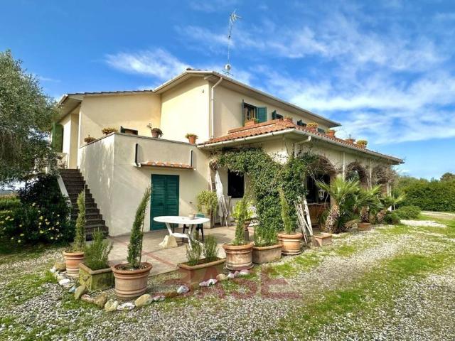 Villa Indipendente in vendita a Cecina, Toscana