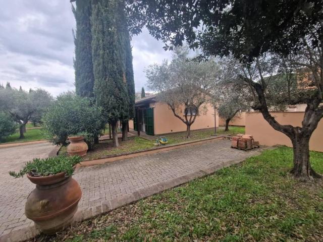 Villa Indipendente in vendita a Cecina, Toscana