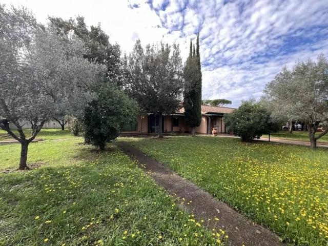 Villa Indipendente in vendita a Cecina, Toscana