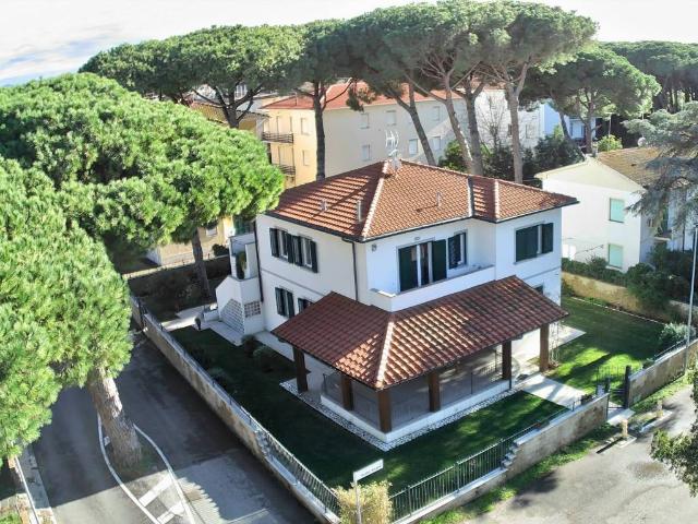 Villa Indipendente in vendita a Marina di Cecina, Cecina