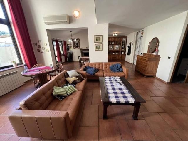 Villa Indipendente in vendita a Cecina, Toscana