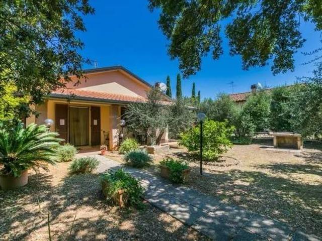 Villa Indipendente in vendita a Cecina, Toscana
