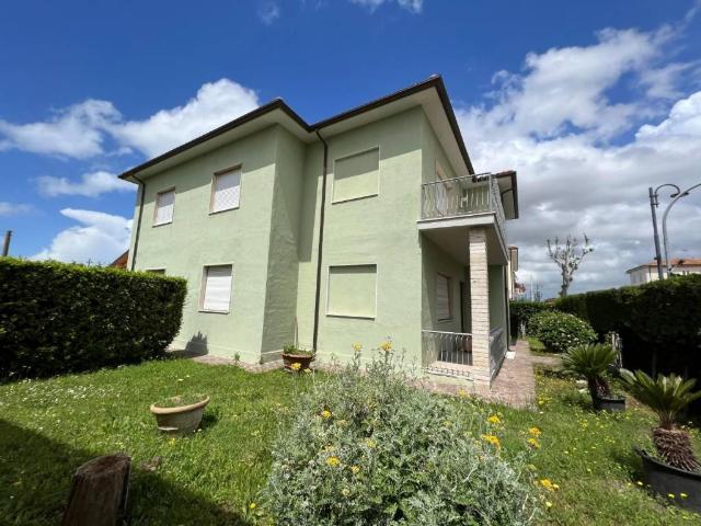Villa Indipendente in vendita a Cecina, Toscana
