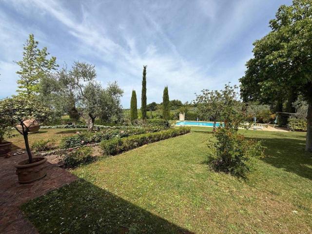 Villa Indipendente in vendita a Cecina, Toscana
