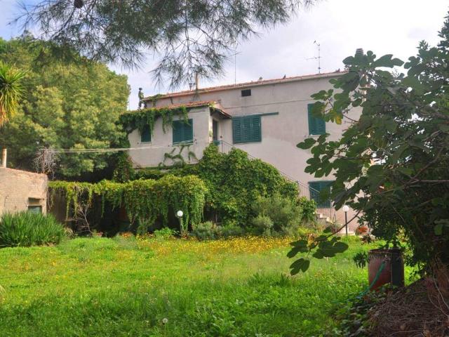 Villa Indipendente in vendita a Cecina, Toscana