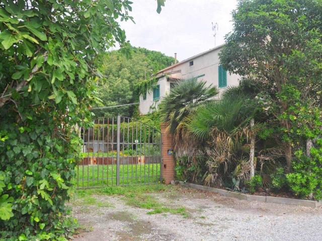 Villa Indipendente in vendita a Cecina, Toscana