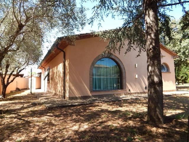 Villa Indipendente in vendita a Cecina, Toscana