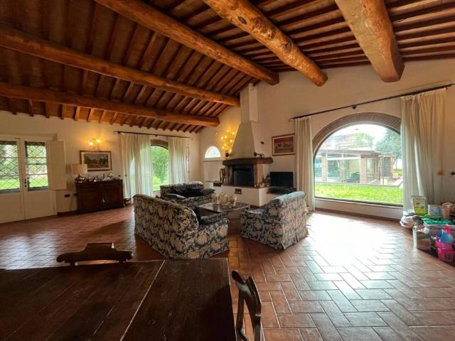 Villa Indipendente in vendita a Cecina, Toscana