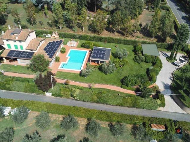 Villa Indipendente in vendita a Cecina, Toscana