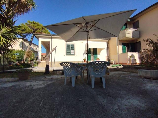 Villa Indipendente in vendita a Marina di Cecina, Cecina