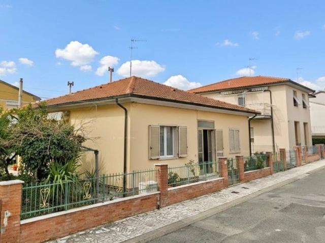 Villa Indipendente in vendita a Cecina, Toscana