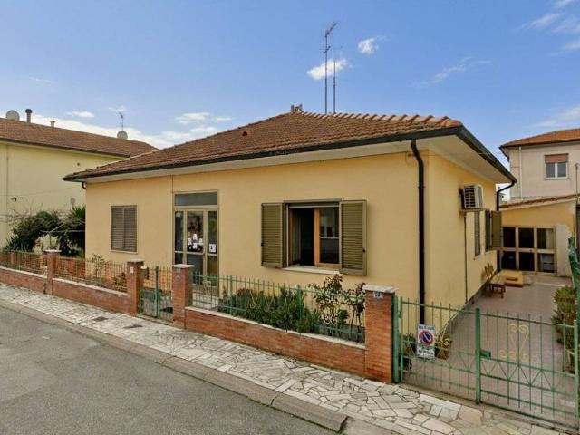 Villa Indipendente in vendita a Cecina, Toscana