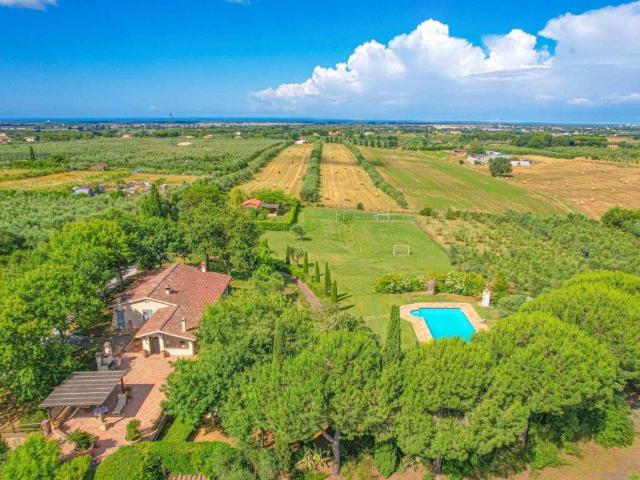 Villa Indipendente in vendita a Cecina, Toscana