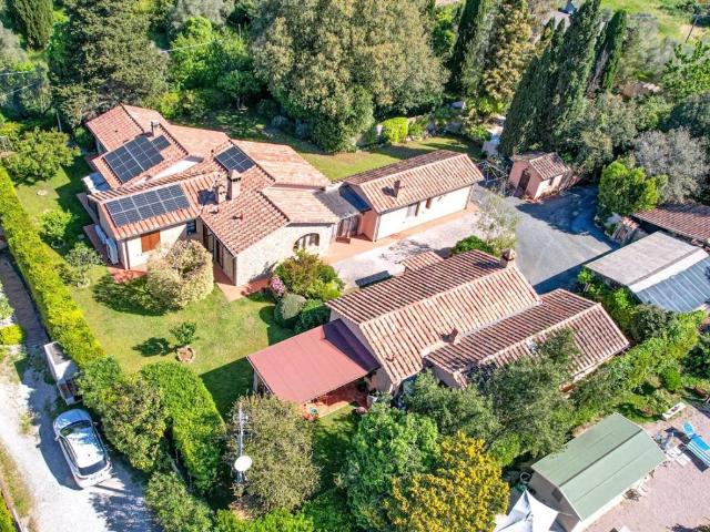 Villa Indipendente in vendita a Cecina, Toscana