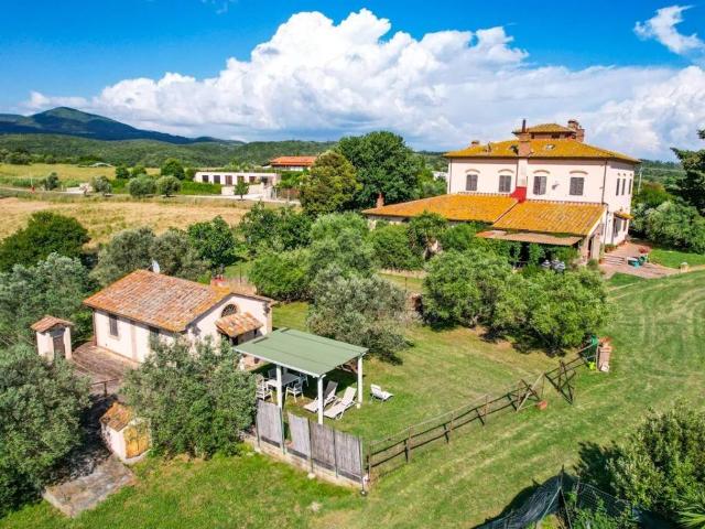 Villa Indipendente in vendita a Cecina, Toscana