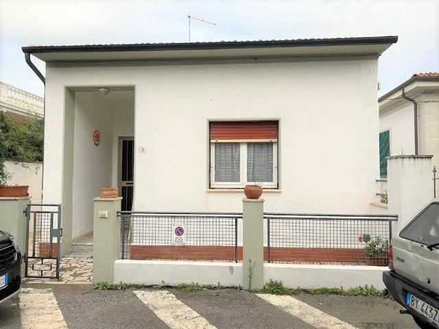 Villa Indipendente in vendita a Marina di Cecina, Cecina