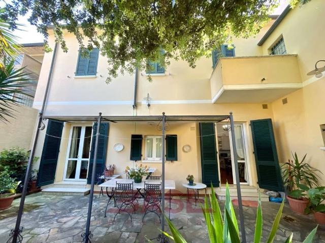 Villa Indipendente in vendita a Marina di Cecina, Cecina