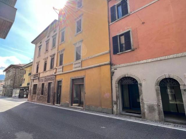 Villa Indipendente in vendita a Comunità montana della valle Camonica, Cedegolo