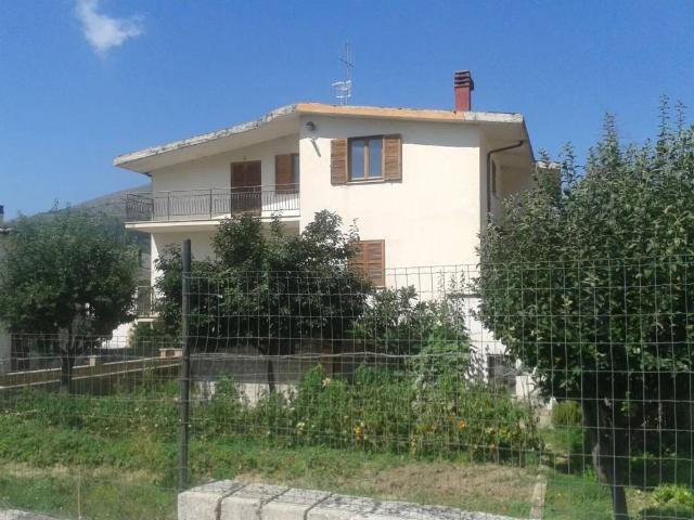 Villa Indipendente in vendita a Celano, Abruzzo