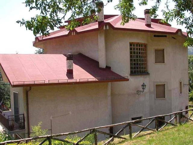 Villa Indipendente in vendita a Celano, Abruzzo