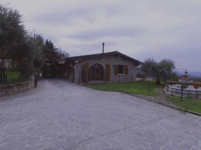 Villa Indipendente in vendita a Cellatica, Lombardia