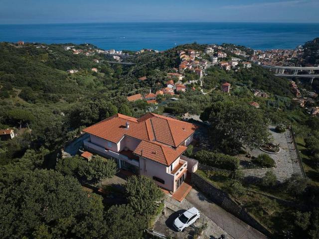Villa Indipendente in vendita a Costa, Celle Ligure