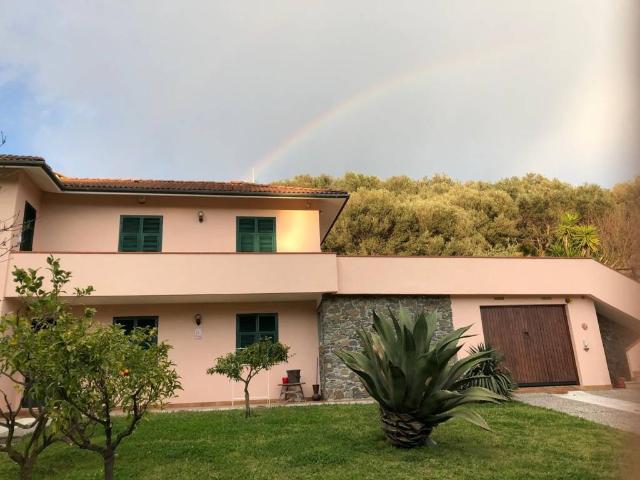 Villa Indipendente in vendita a Celle Ligure, Liguria