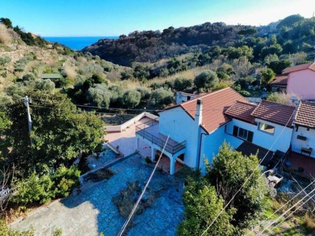 Villa Indipendente in vendita a Cassisi, Celle Ligure