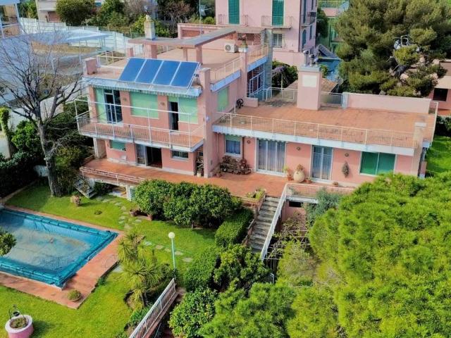 Villa Indipendente in vendita a Celle Ligure, Liguria