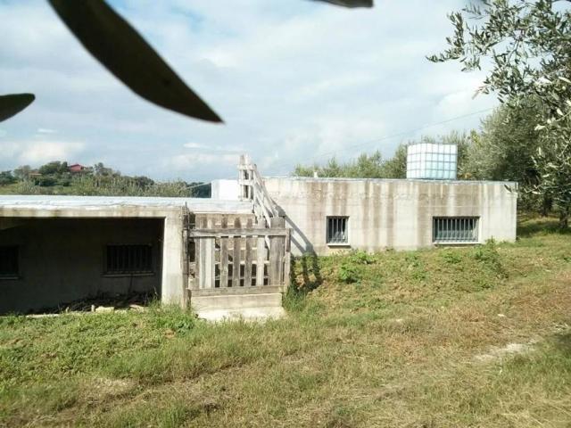 Villa Indipendente in vendita a Cellino Attanasio, Abruzzo
