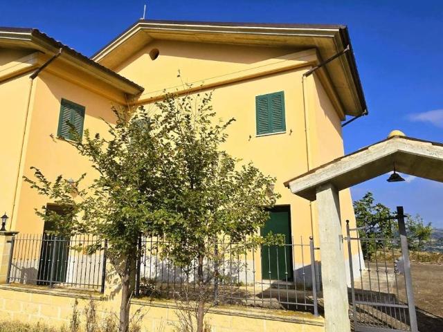 Villa Indipendente in vendita a Cellino Attanasio, Abruzzo