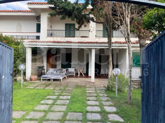 Villa Indipendente in vendita a Baia Domizia, Cellole