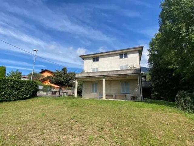 Villa Indipendente in vendita a Cenate Sopra, Lombardia