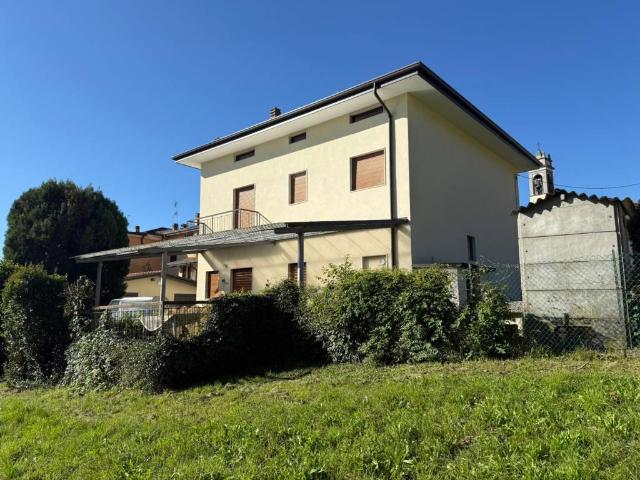 Villa Indipendente in vendita a Cenate Sopra, Lombardia